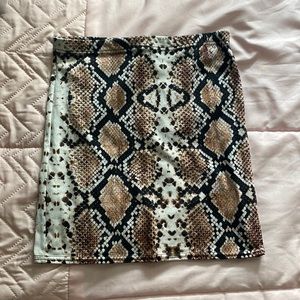 PRETTYLITTLETHING Snakeprint Bodycon Skirt